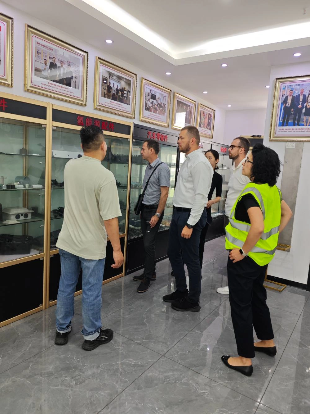 TORSUS-Team aus der Slowakei besucht Hehua Machinery